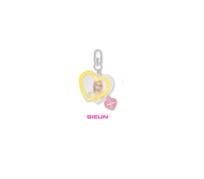 STAYC OFFICIAL MERCHANDISE YOUNG LUV.COM HEART KEYRING 1 STAYC OFFICIAL MERCHANDISE YOUNG LUV.COM HEART KEYRING