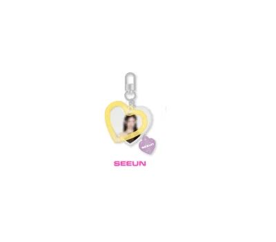 STAYC OFFICIAL MERCHANDISE YOUNG LUV.COM HEART KEYRING 5 STAYC OFFICIAL MERCHANDISE YOUNG LUV.COM HEART KEYRING