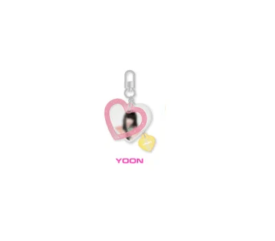 STAYC OFFICIAL MERCHANDISE YOUNG LUV.COM HEART KEYRING 6 STAYC OFFICIAL MERCHANDISE YOUNG LUV.COM HEART KEYRING