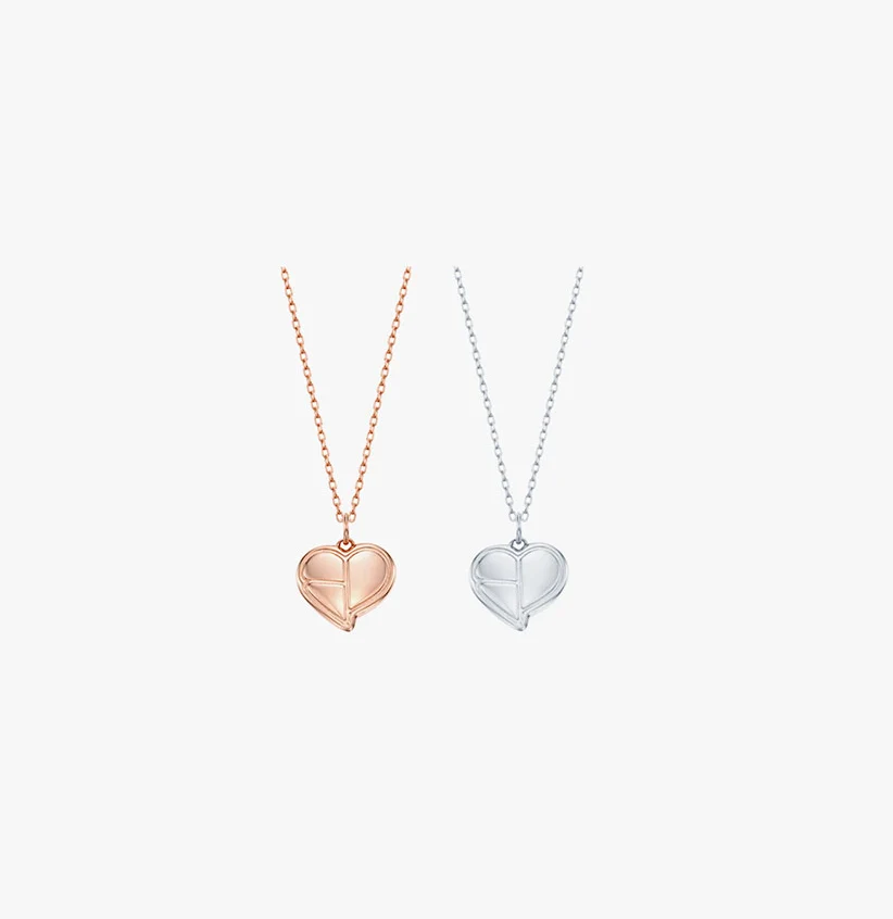 BLACKPINK  OFFICIAL  HEART LOGO NECKLACE